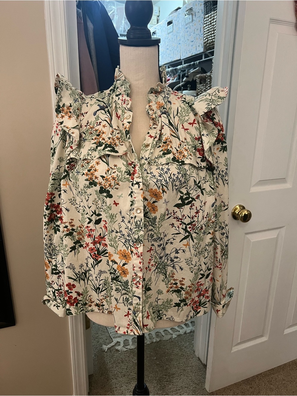 Tuckernuck Winnie top in Cream Floral Ruffle Button-Front Blouse, sz XSmall